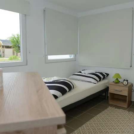Lägenhet Eperke Apartman Fuzfofurdo