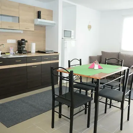 Eperke Apartman Lägenhet Fuzfofurdo