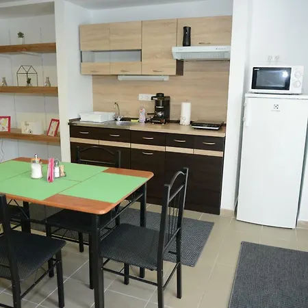 Eperke Apartman Lägenhet Fuzfofurdo